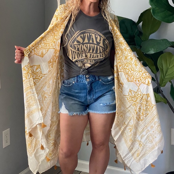 Last One• Mustard Ornate Mandala Kimono - Picture 4 of 7
